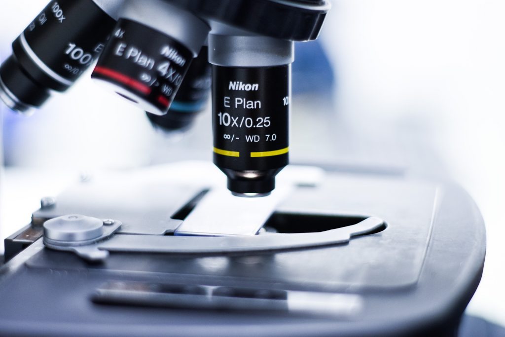 Grading uses magnification; everyday appearance is a separate buying consideration. Microscope used for close inspection
