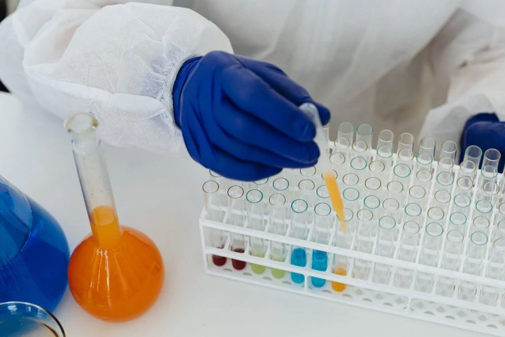 Fluorescence in lab diamonds
