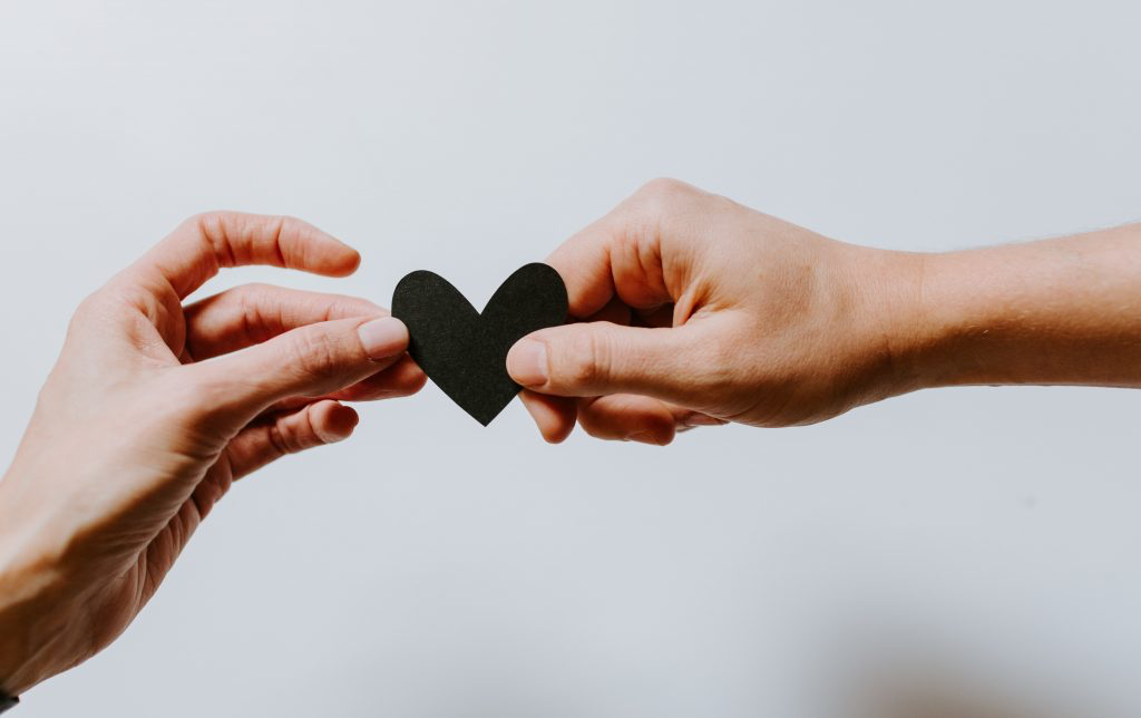 Buying a lab-grown diamond engagement ring: The ethical choice.