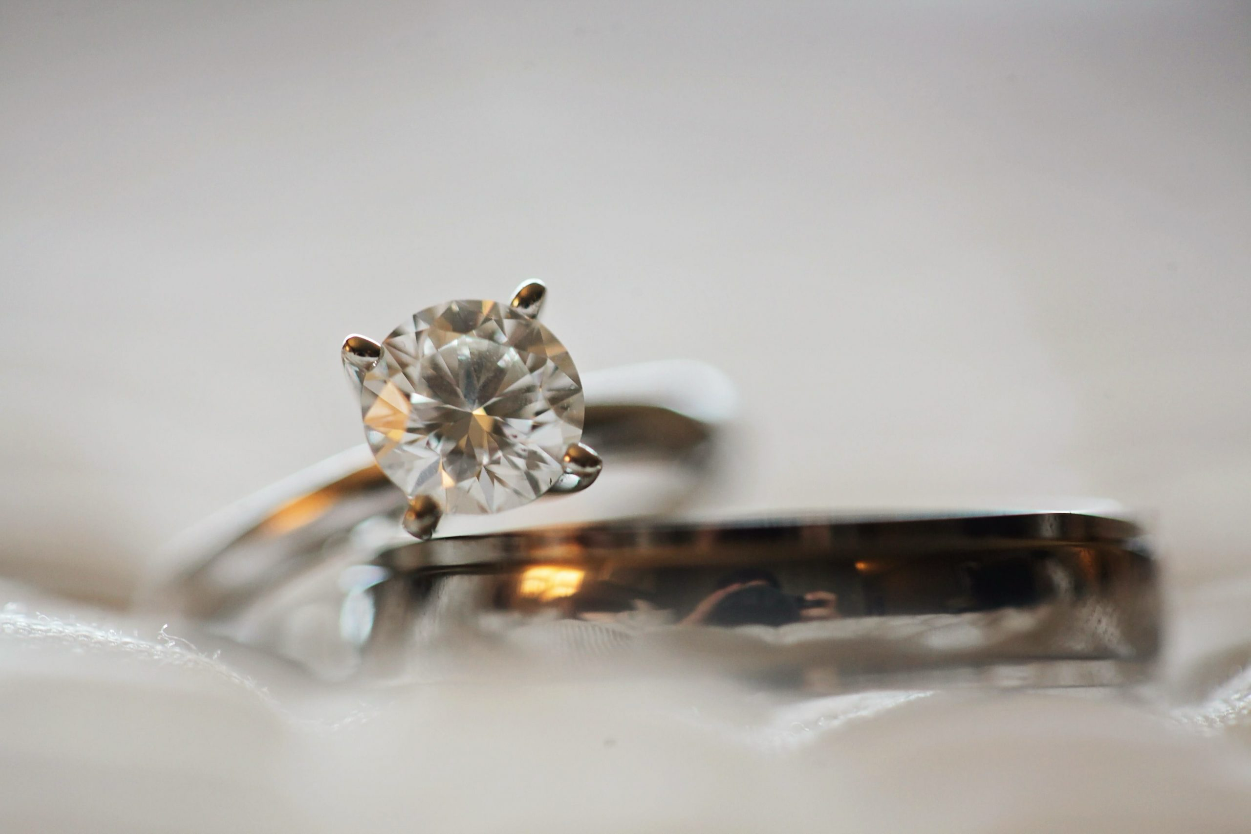 Comparing lab-grown and mined diamond engagement rings