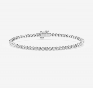 Delicate white-metal tennis bracelet with round diamonds and box clasp