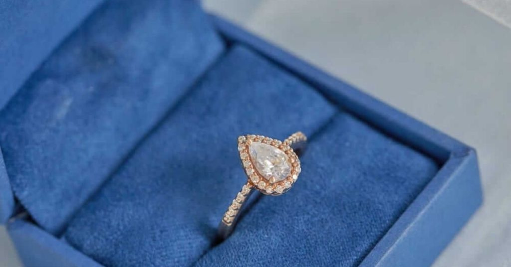 An engagement-ring presentation box from Clean Origin. Clean Origin engagement-ring presentation box