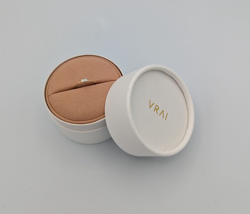 VRAI ring and presentation box